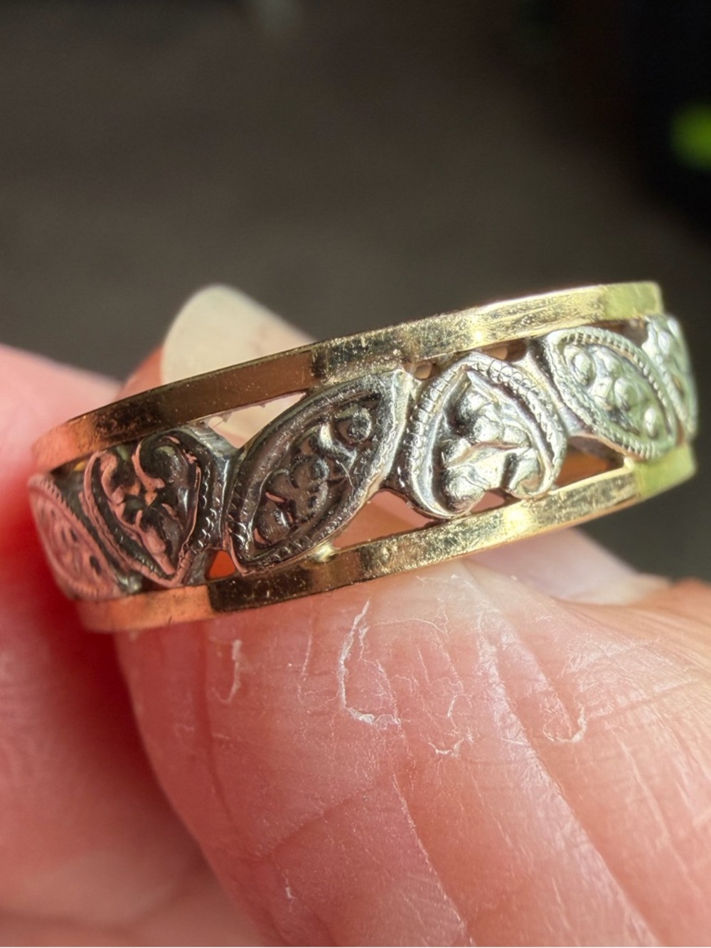 1930s Antique Art Deco 14k Yellow
White Gold Filigree Carved Heart Band - Picture 2 of 9
